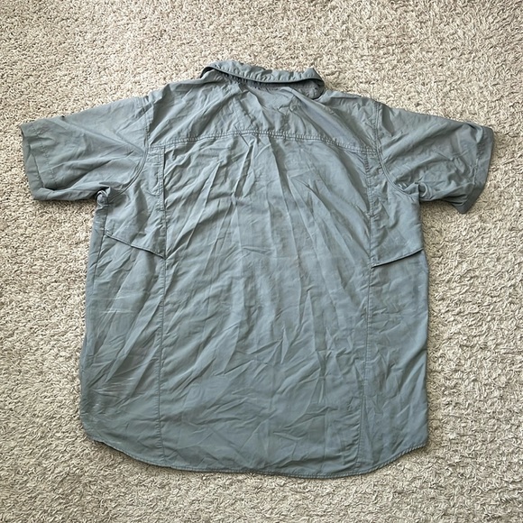 EUC Men’s Light Gray Omni-Shade Columbia Button Down Polo Size XL - Picture 6 of 8